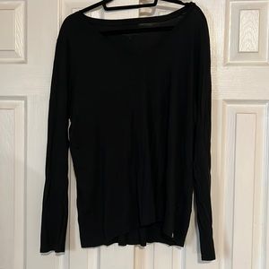 XL FIGS BLACK UNDERSHIRT